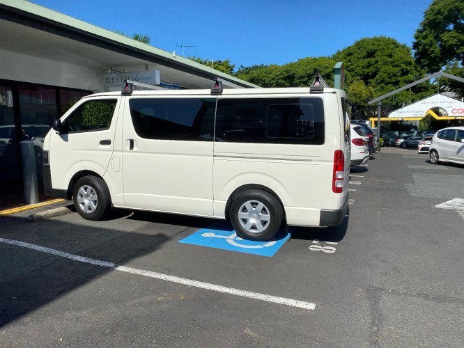 Toyota HiAce LWB 6.0I (petrol) 4 door