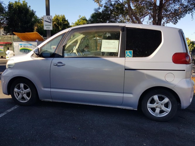 TOYOTA Porte Self drive car. Great condition.