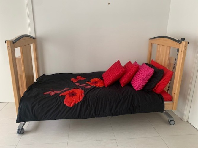 Medifab Safe Surround Genie Bed