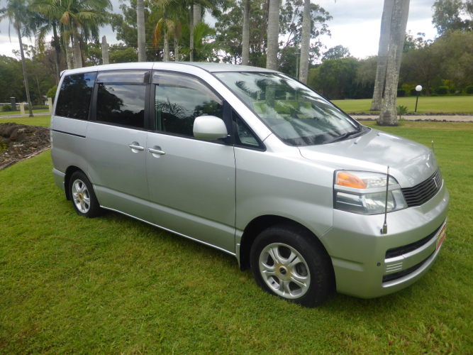 Toyota Voxy Self-Drive 6 way turning seat