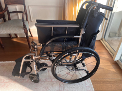 Aura Series Wheelchair
