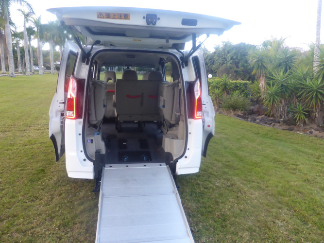 2018 Nissan Serena with Rear Wheelchair Entry