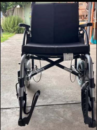 8009_wheel_chair_breezy_basix_front