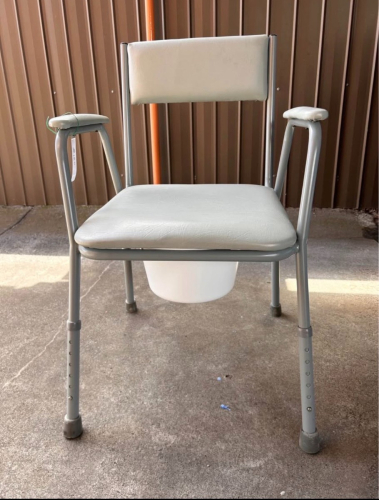 8017_commode_chair_bedside