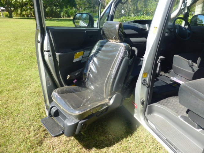 11/2009 Toyota Noah Rear Ramp Turnout Seat