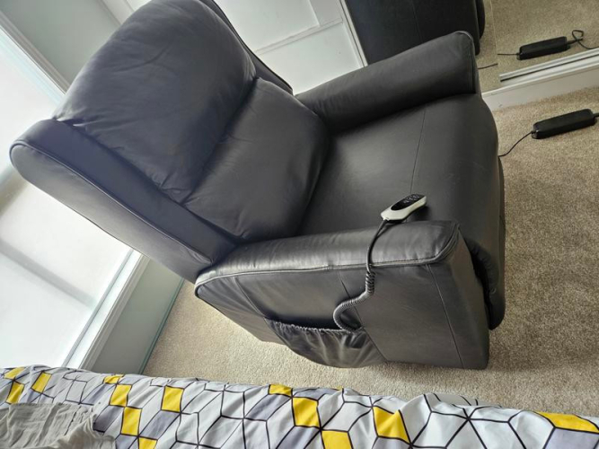 Black Leather Lift Chair with Battery Backup