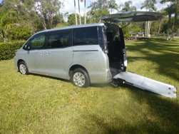 08/2016 Toyota Voxy with Rear Wheelchair Entry