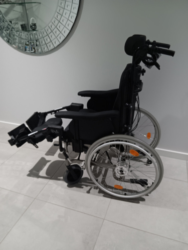 9157_wheelchair_side_view_upright
