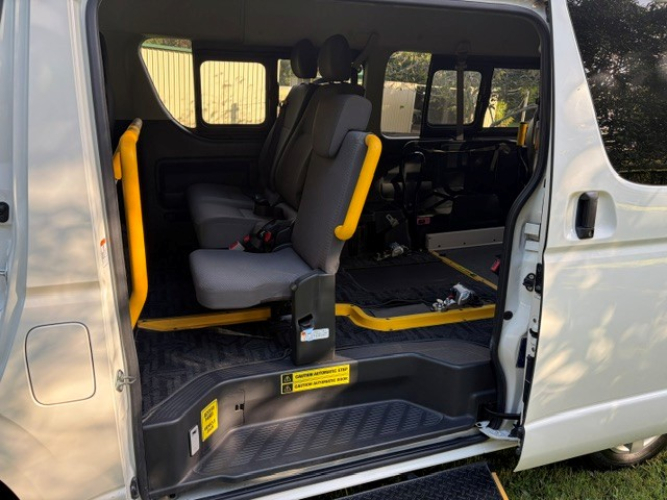 9194_toyota-hiace-inclusive-family