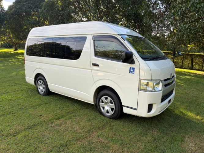 9194_toyota-hiace-wheel-chair