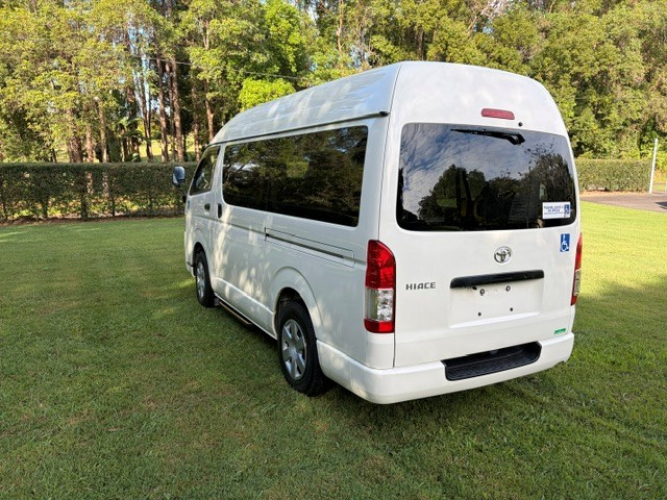 9194_toyota-hiace-wheelchair