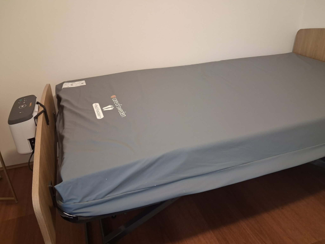 Nursing Bed, CuroCell Alternating Air Mattress