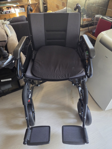 EQUIPMED Electric Wheelchair