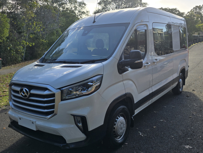 2022 LDV Delivery 9 Dbl (2) Wheelchairs + 6 Seat